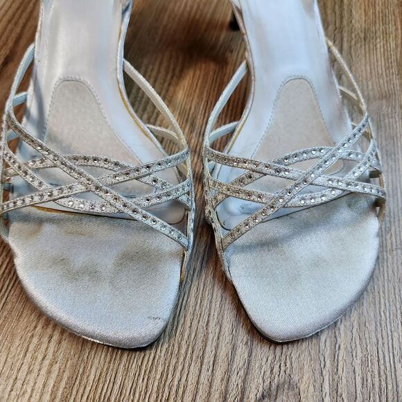 💜Karen Scott Silver Rhinestone Racquel Strappy Kitten Heels Size 8.5 - Picture 3 of 10